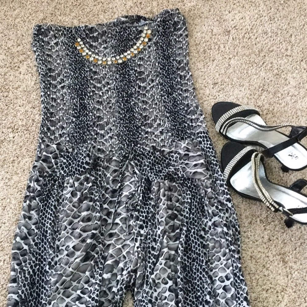 Brand new Grey printed jumpsuit